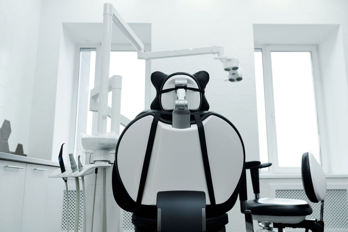 Modern dental chair and equipment in a bright dental clinic.